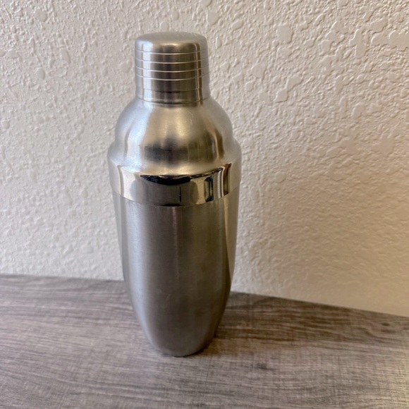 OGGI Stainless Steel 18/8  Cocktail Shaker - Picture 1 of 7